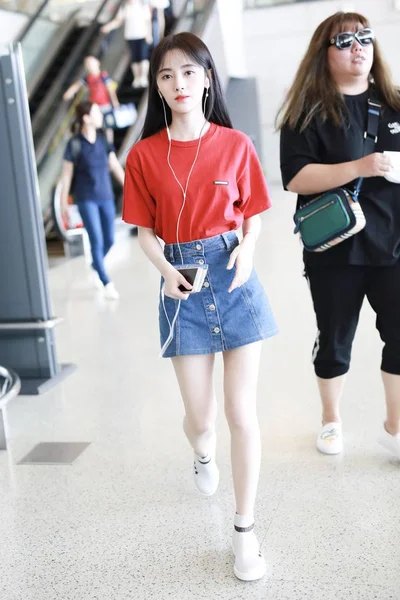 Cantante Actriz China Jingyi Llega Aeropuerto Internacional Shanghai Hongqiao Antes —  Fotos de Stock