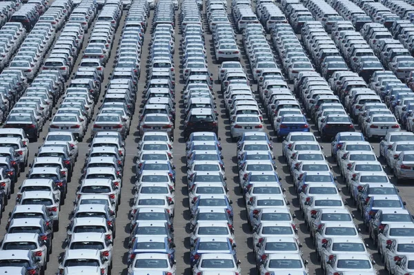 Los Vehículos Que Enviarán Extranjero Alinean Muelle Puerto Ciudad Dalian — Foto de Stock