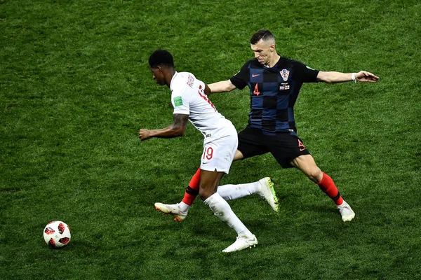 Marcus Rashford Inglaterra Esquerda Desafia Luka Modric Croácia Sua Partida — Fotografia de Stock