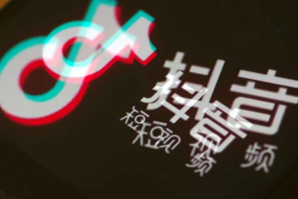 2018년 산둥성 지난시의 스마트폰에서 베이징 바이테던스 테크놀로지 비디오 Tik Tok의 — 스톡 사진