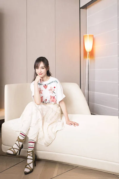 Chinese Actrice Tiffany Tang Tang Yan Vormt Voor Portretfoto Tijdens — Stockfoto