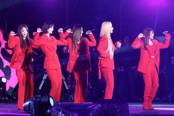 Miembros Del Grupo Chicas Surcoreanas Exid Presentan Durante Concierto Gala —  Fotos de Stock