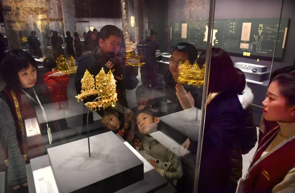 2018年12月28日 中国中部の湖南省長沙市の湖南博物館で開催される国際史遺跡展 アフガニスタンの国宝 に古代の宝物が展示されています — ストック写真