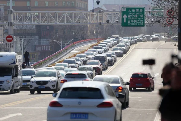 Los Vehículos Viajan Por Puente Del Río Nanjing Yangtze Mientras — Foto de Stock