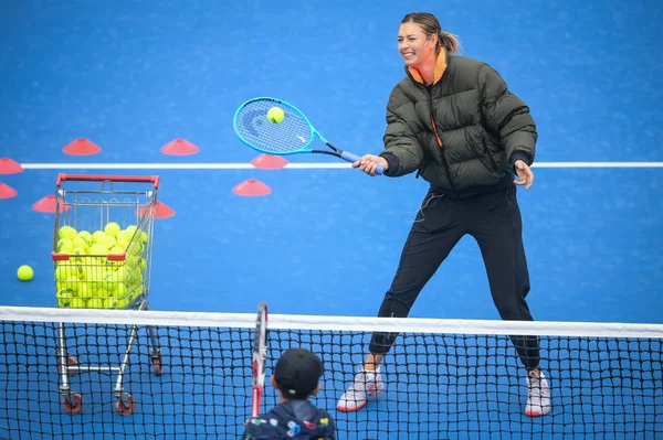 Rosyjska Tenisistka Maria Sharapova Uczęszcza Mistrz Dnia Dzieci Podczas Turnieju — Zdjęcie stockowe