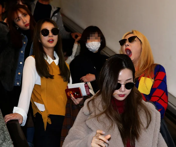 Members South Korean Girl Group Exid Arrive Airport Upcoming New — Stock Photo, Image