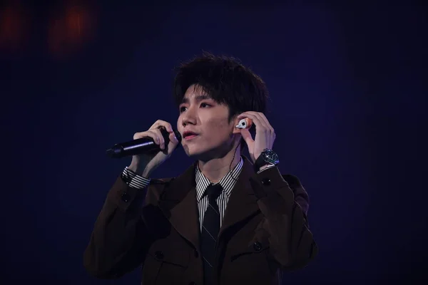 Roy Wang Eller Wang Yuan Kinesisk Pojke Gruppen Tfboys Utför — Stockfoto