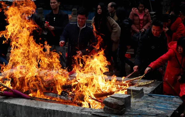 Çin Kulları Joss Iyi Şans Için Dua Için Sopa Incenses — Stok fotoğraf