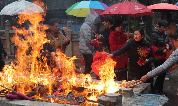 Çin Kulları Joss Iyi Şans Için Dua Için Sopa Incenses — Stok fotoğraf