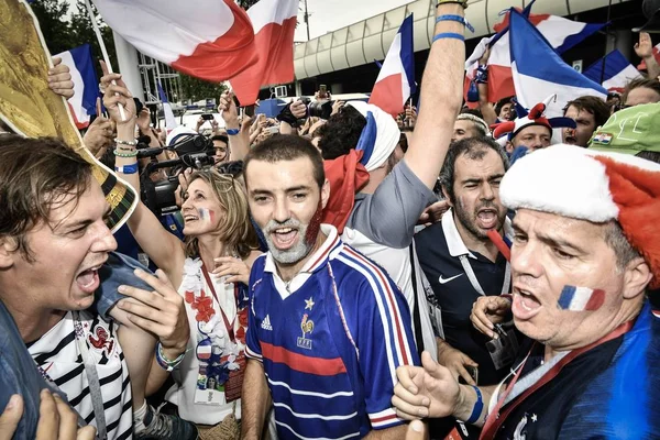 Francuski Kibiców Gromadzą Się Poza Stadion Łużniki Przed Mecz Finałowy — Zdjęcie stockowe