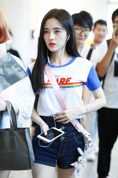 Chinese Singer Actress Jingyi Arrives Shanghai Hongqiao International Airport Departure — Stock Photo, Image