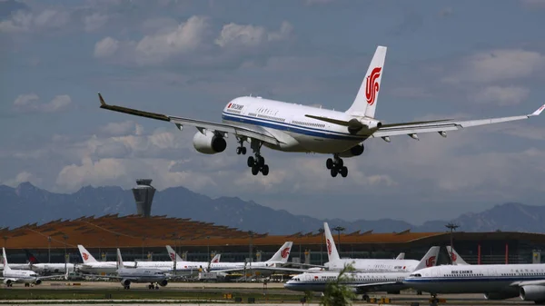 Egy Airbus A330 200 Sugárhajtású Repülőgép Air China Veszi Beijing — Stock Fotó