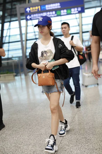 Piosenkarka Jolin Tsai Dociera Międzynarodowego Lotniska Shanghai Pudong Przed Odlotem — Zdjęcie stockowe