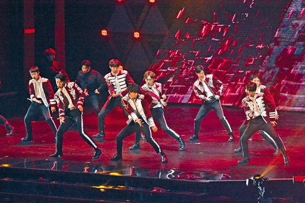 Medlemmar Sydkoreanska Pojke Gruppen Exo Utföra Konserten Exo Planet Elyxion — Stockfoto
