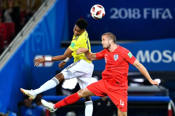 Eric Dier England Aivan Haastaa Fabian Delphin Columbian Kierroksella Ottelussa — kuvapankkivalokuva