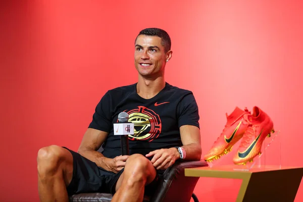 Der Portugiesische Fußballspieler Cristiano Ronaldo Von Juventus Nimmt Während Seiner — Stockfoto