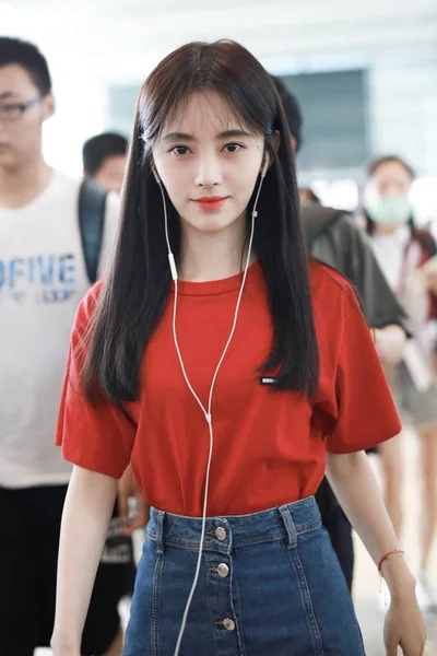 Cantora Atriz Chinesa Jingyi Chega Aeroporto Internacional Hongqiao Xangai Antes — Fotografia de Stock