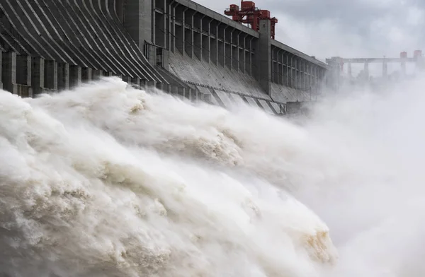 Floodwater Gushes Out Three Gorges Dam Yangtze River Yichang City — Stock Photo, Image
