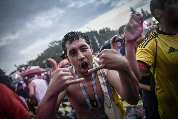 Tifosi Calcio Festeggiano Mentre Guardano Partita Piazza Dopo Che Francia — Foto Stock