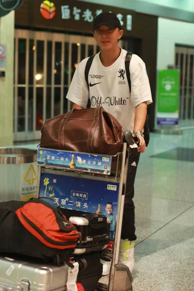 Čínské Herce Han Geng Dorazí Pekingském Mezinárodním Letišti Pekingu Čína — Stock fotografie