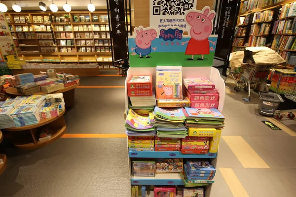 Dětské Knihy Britské Animační Série Peppa Pig Jsou Prodej Supermarketu — Stock fotografie