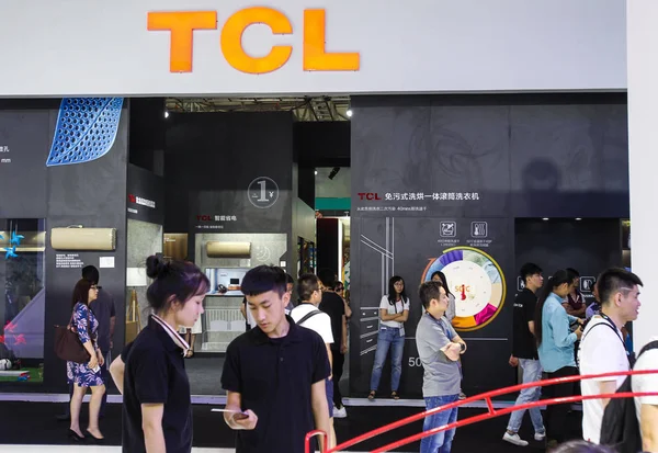 Pessoas Visitam Estande Tcl Durante 2018 International Consumer Electronics Show — Fotografia de Stock