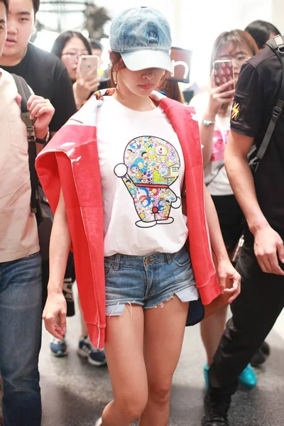 Chanteuse Taïwanaise Jolin Tsai Vêtue Uniqlo Doraemon Takashi Murakami Est — Photo