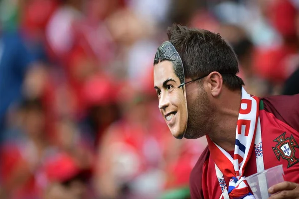 Português Usando Uma Máscara Cristiano Ronaldo Torce Por Portugal Jogo — Fotografia de Stock