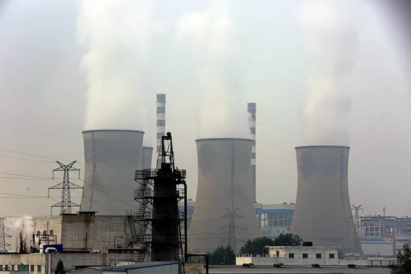 Dym Jest Odprowadzane Kominów Elektrowni Opalanych Węglem Huaiyin City Prowincja — Zdjęcie stockowe