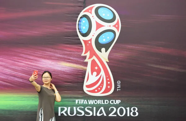 고객이 월드컵 2018 Fifa 월드컵 항저우 동쪽으로 중국의 2018의 지역에 — 스톡 사진