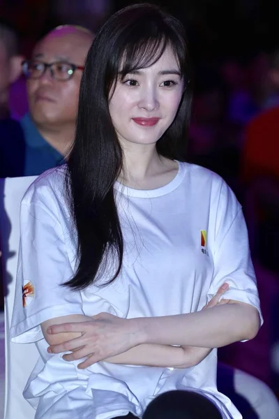 中国女演员杨米出席2018年6月18日在中国上海举行的第21届上海国际电影节期间的中国电影频道之夜 — 图库照片