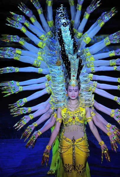 Bailarines Chinos Con Discapacidad Auditiva China Disabled People Performing Art — Foto de Stock