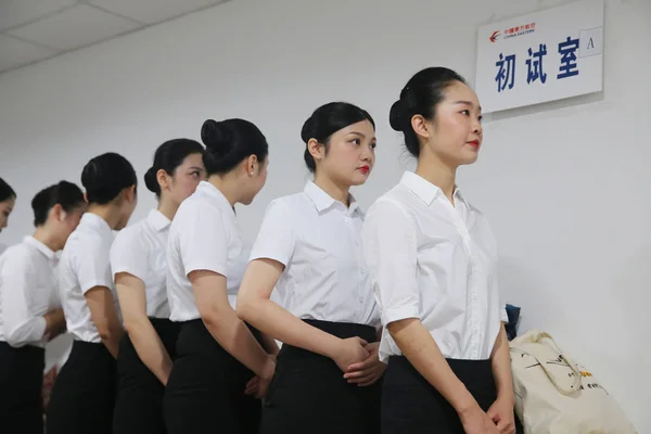 Richiedenti China Eastern Airlines Preparano Partecipare Colloquio Assistenti Volo Personale — Foto Stock