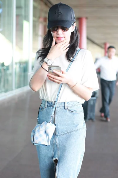 Κινέζα Ηθοποιός Bingbing Φτάνει Στην Διεθνές Αεροδρόμιο Του Πεκίνου Στο — Φωτογραφία Αρχείου
