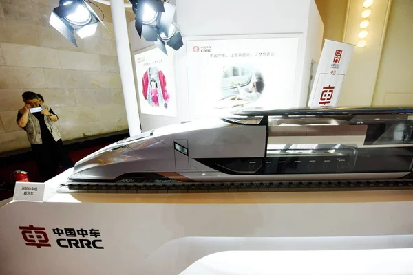 Stand Crrc China Railway Rolling Stock Corp Ltd Exhibe Modelo — Foto de Stock