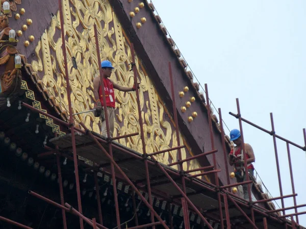 Chinese Workers Labor Renovation Site Tian Anmen Rostrum Beijing China — Φωτογραφία Αρχείου