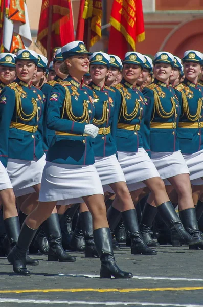 Russische Soldatinnen Marschieren Während Der Siegesparade Anlässlich Des Jahrestages Des — Stockfoto