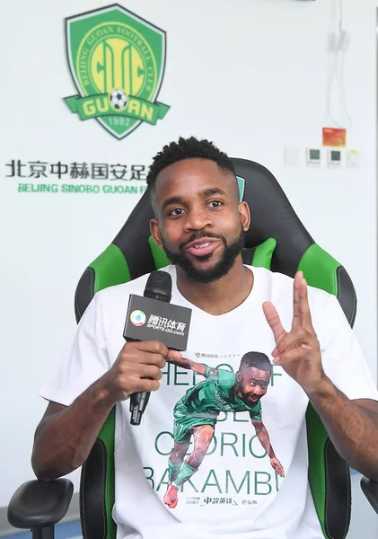 Calciatore Congolese Origini Francesi Cedric Bakambu Pechino Sinobo Guoan Riceve — Foto Stock