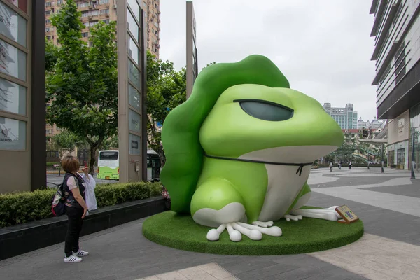 Una Escultura Rana Exhibe Durante Exposición Temática Juego Móvil Tabi —  Fotos de Stock