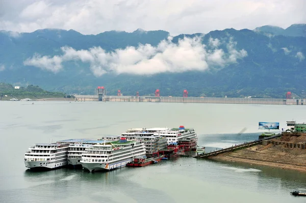 Luchtfoto Van Three Gorges Dam Omarmd Door Mist Regenval Zigui — Stockfoto