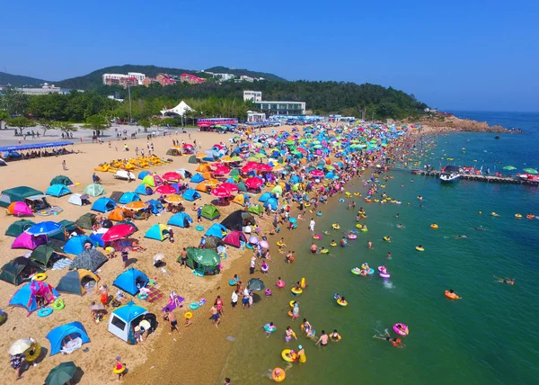 Más 000 Turistas Llenan Complejo Playa Para Refrescarse Día Abrasador —  Fotos de Stock