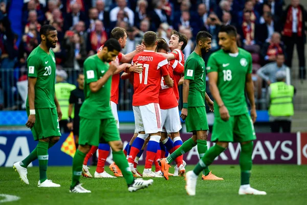 Jogadores Arábia Saudita Reagem Enquanto Rússia Comemora Depois Que Aleksandr — Fotografia de Stock