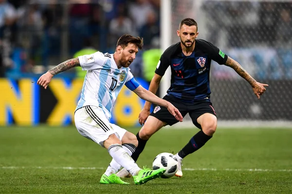Lionel Messi Argentina Rätt Utmaningar Marcelo Brozovic Kroatien Deras Grupp — Stockfoto