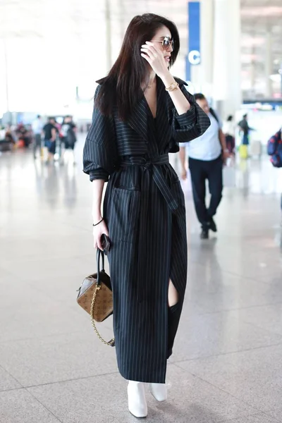 Modelo China Sui Fotografiada Cuando Llega Aeropuerto Internacional Beijing Capital — Foto de Stock