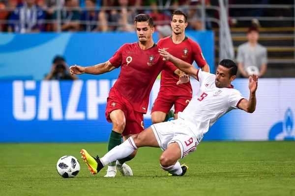 Andre Silva Portugal Vänster Utmaningar Omid Ebrahimi Iran Deras Grupp — Stockfoto