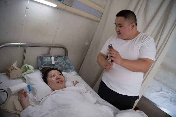 Make Till Kinesiska Kvinnan Tian Som Hade Lou Gehrig Sjukdom — Stockfoto