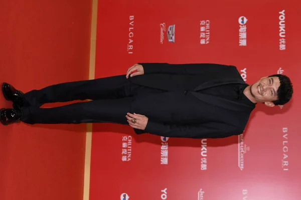 Actor Taiwanés Zhang Zhen Posa Mientras Llega Alfombra Roja Para —  Fotos de Stock