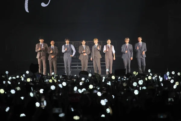 Члени Групи Південнокорейських Хлопчик Exo Виконувати Під Час Концерту Elyxion — стокове фото