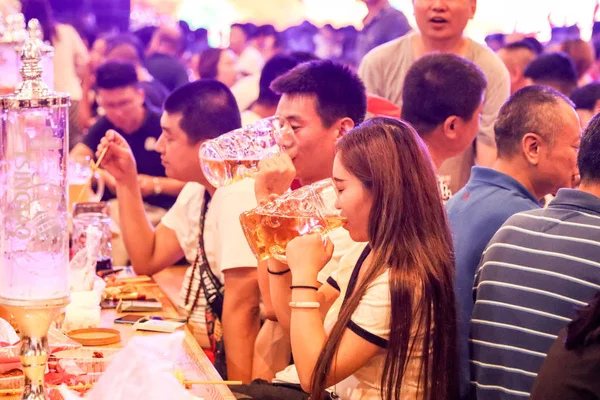 Vacanzieri Partecipano 28Esimo Qingdao International Beer Festival Asian Oktoberfest Presso — Foto Stock