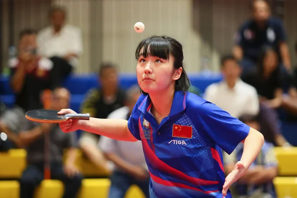 中国の祚越は 日本の橋本ほのかにショットを返します彼らの女子シングルス準決勝で 2018 Ittf チャレンジ タイで開かれているバンコク 2018 日の間に — ストック写真
